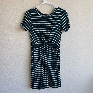 Super cute strip dress!